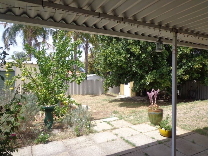 35 Pyrus Way, Forrestfield WA 6058