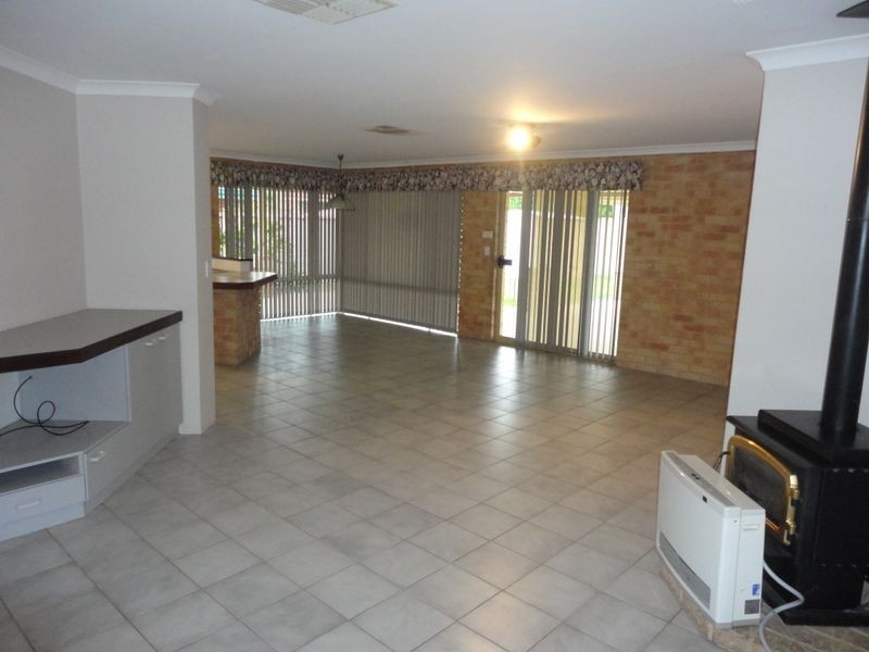 14 Pyrite Court, Forrestfield WA 6058
