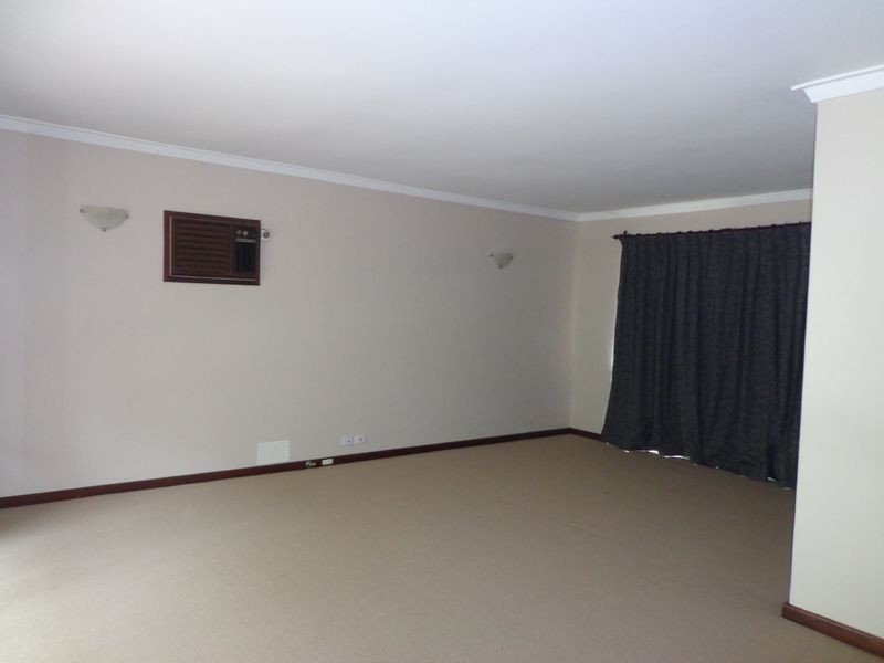 12 Wheelwright Rd, Lesmurdie WA 6076