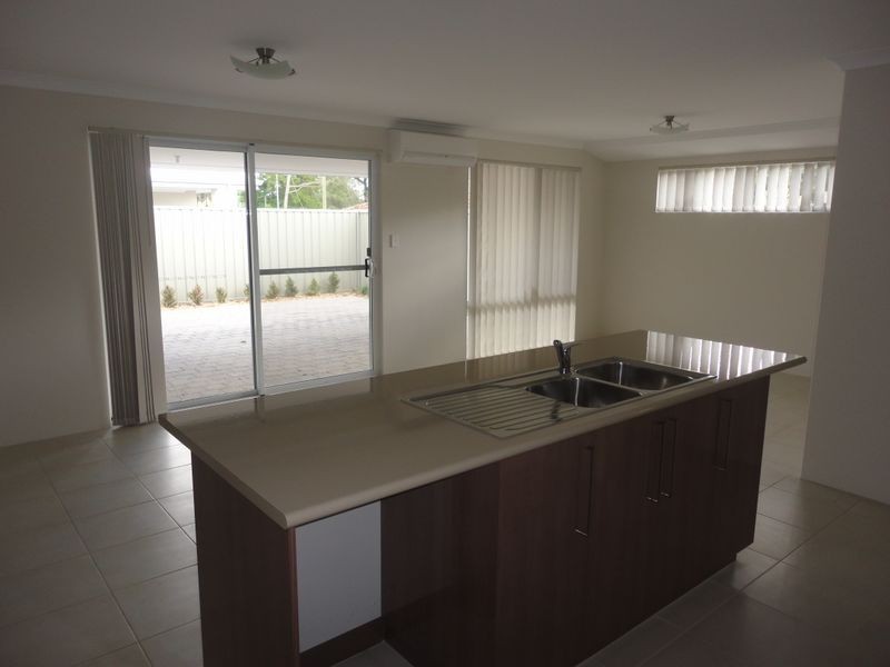 2/460 Kalamunda Road, High Wycombe WA 6057