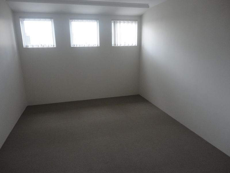 2/460 Kalamunda Road, High Wycombe WA 6057