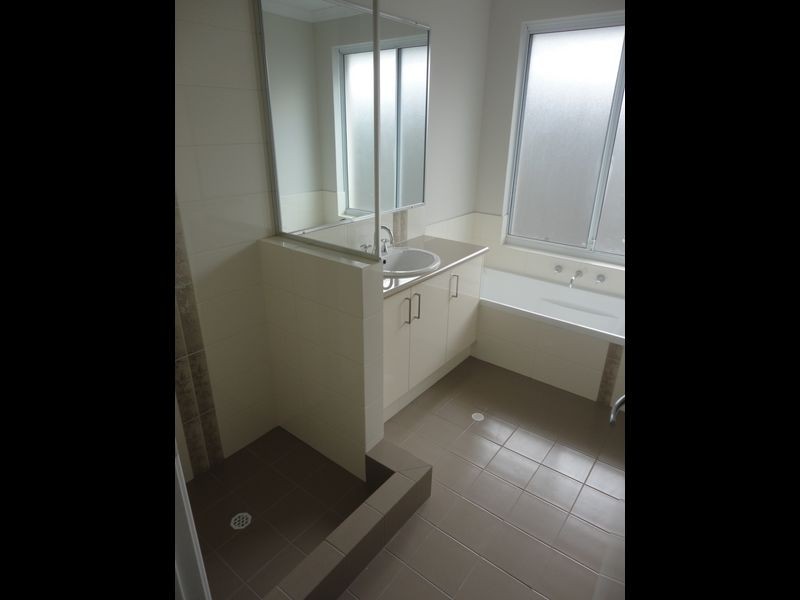 2/460 Kalamunda Road, High Wycombe WA 6057