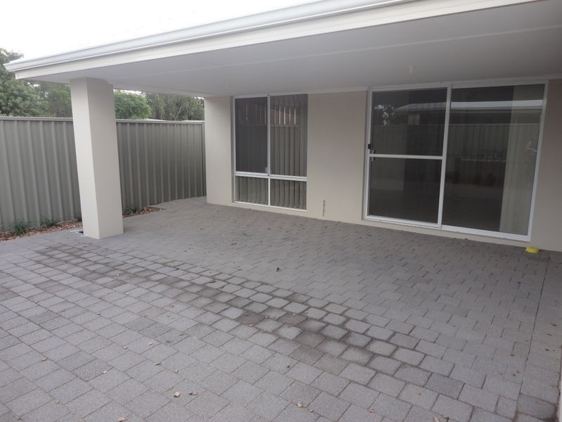 2/460 Kalamunda Road, High Wycombe WA 6057