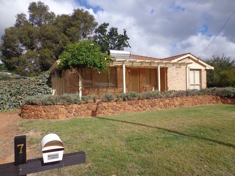 7 Phillip Grove, Kalamunda WA 6076