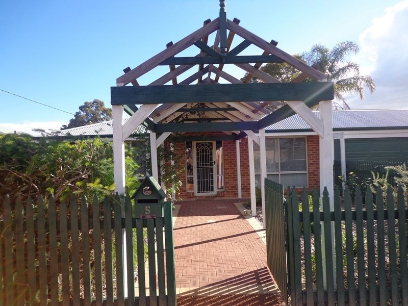 5 Wilkins Road, Kalamunda WA 6076