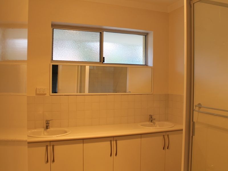 18 Mary Drive, Lesmurdie WA 6076