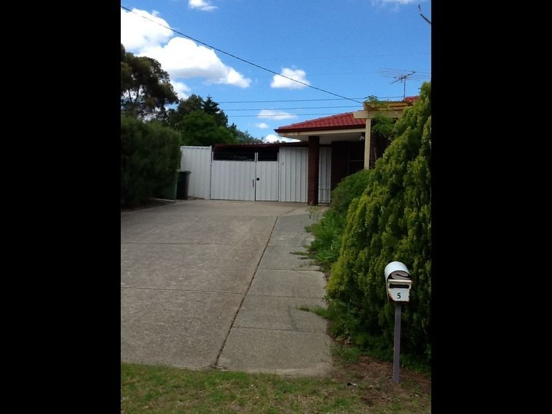 5 Moira Avenue, Forrestfield WA 6058