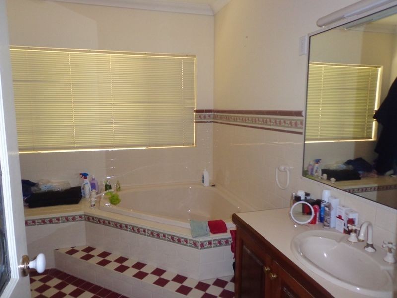 30 Valley Road, Kalamunda WA 6076