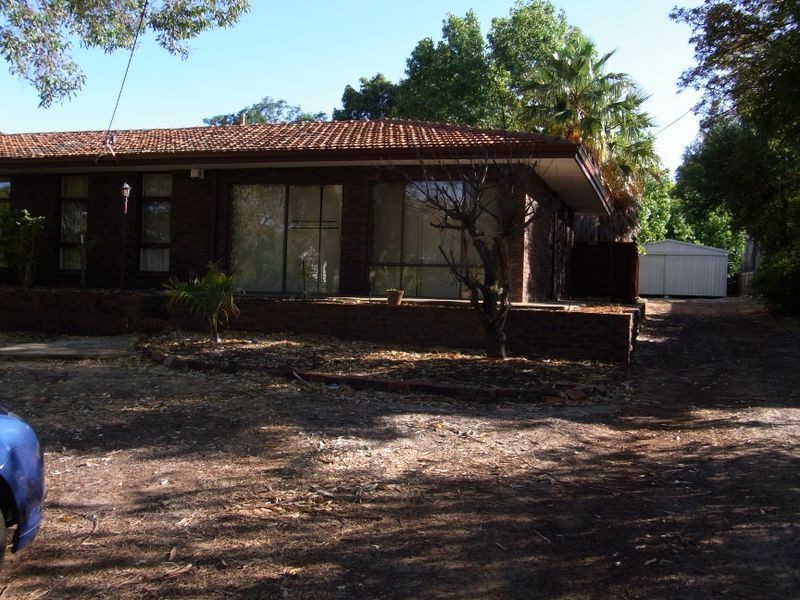 8 Chislehurst Road, Lesmurdie WA 6076