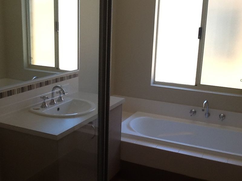 8/456 Kalamunda Road, High Wycombe WA 6057