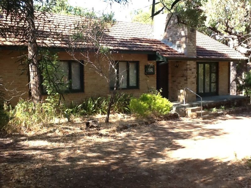 196 Grove Road, Lesmurdie WA 6076