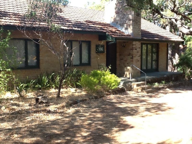 196 Grove Road, Lesmurdie WA 6076