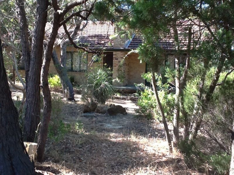 196 Grove Road, Lesmurdie WA 6076