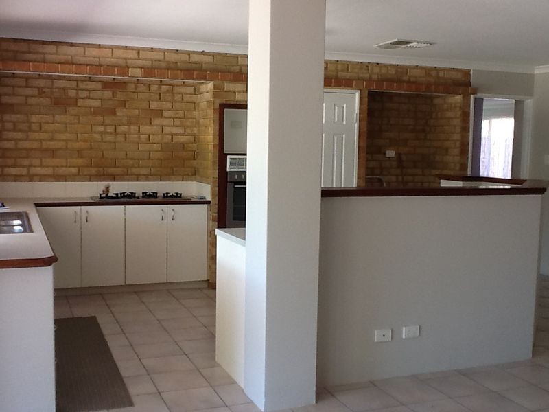 8 Citrine Gardens, Forrestfield WA 6058