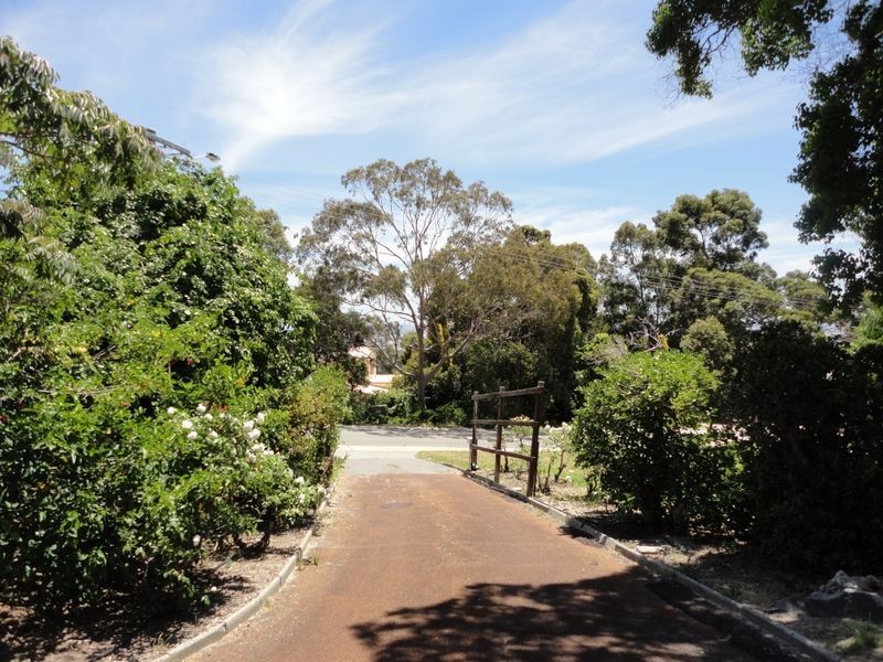 80 Basildon Road, Lesmurdie WA 6076
