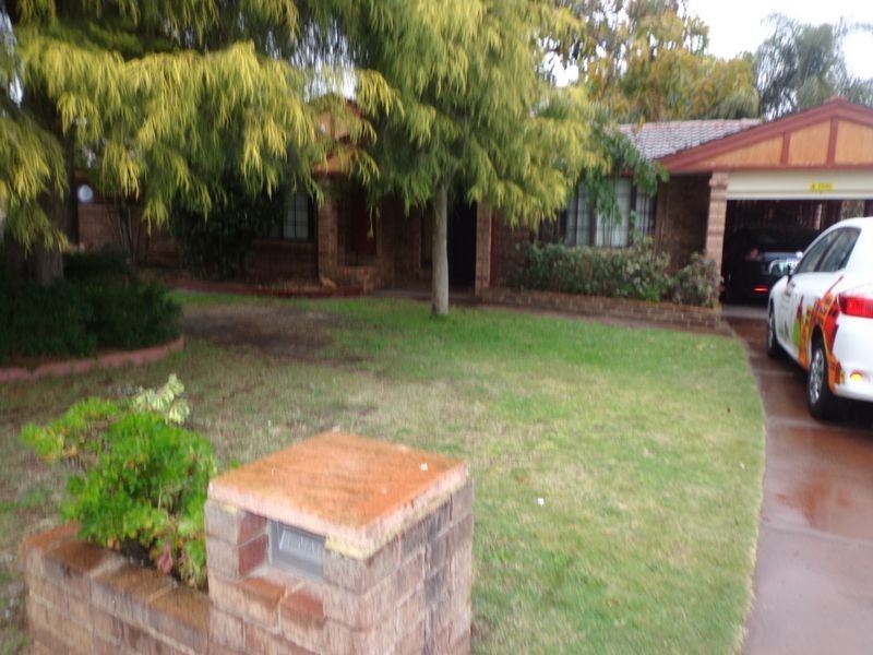 32 Golden Crescent, High Wycombe WA 6057