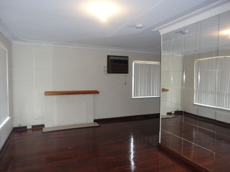 132 Knutsford Avenue, Rivervale WA 6103