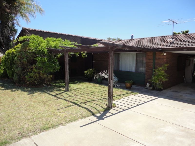 5 Calliandra Way, Forrestfield WA 6058
