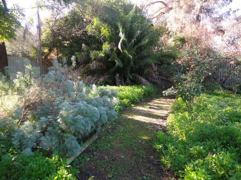 64 Orangedale Road, Lesmurdie WA 6076