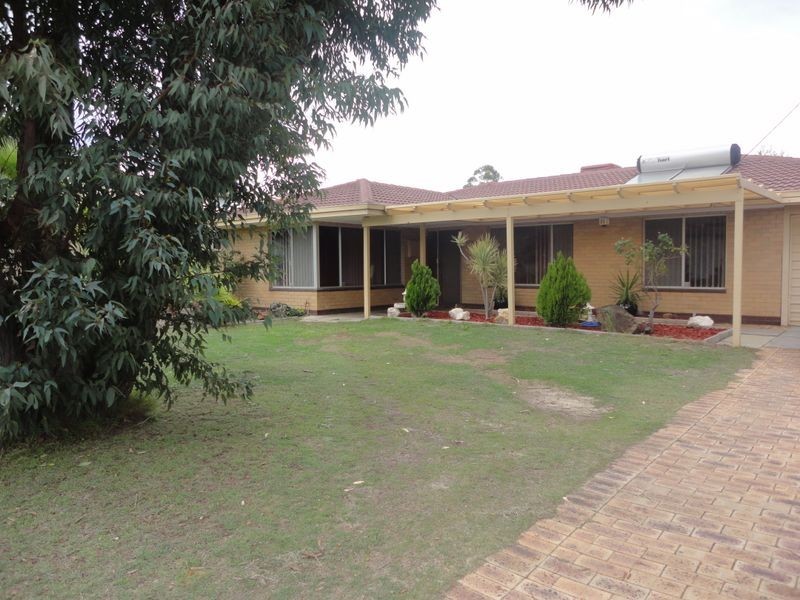 8 Carleton Crescent, Forrestfield WA 6058