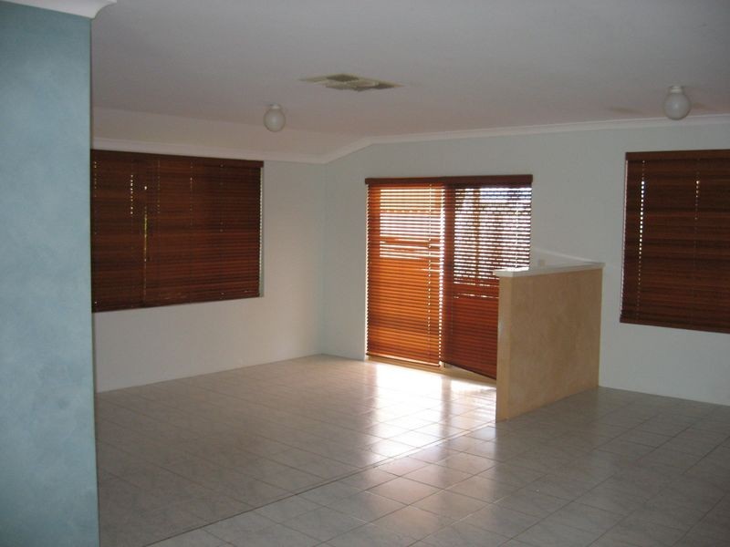 23 Emerald Court, Maida Vale WA 6057