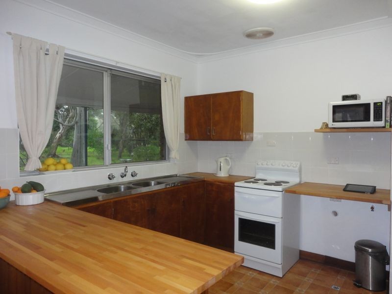 26 Waterloo Crescent, Lesmurdie WA 6076