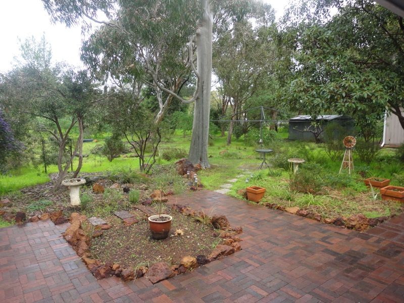 26 Waterloo Crescent, Lesmurdie WA 6076