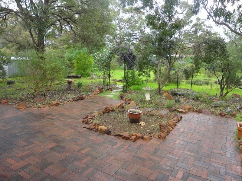 26 Waterloo Crescent, Lesmurdie WA 6076