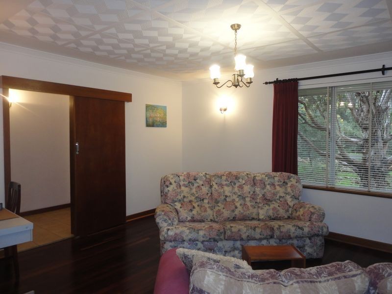 26 Waterloo Crescent, Lesmurdie WA 6076