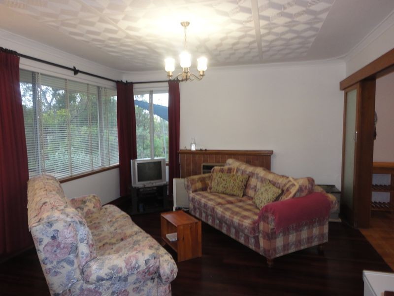 26 Waterloo Crescent, Lesmurdie WA 6076