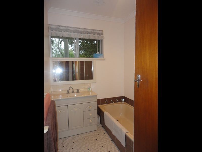 26 Waterloo Crescent, Lesmurdie WA 6076