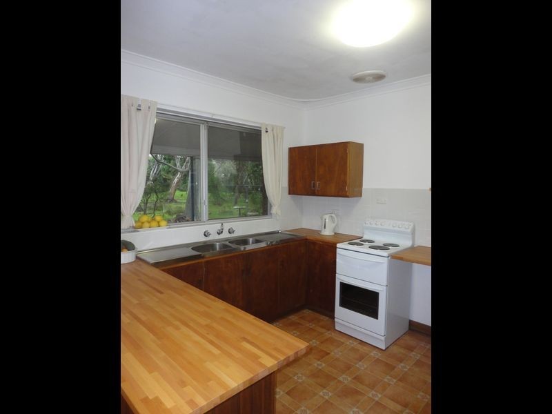 26 Waterloo Crescent, Lesmurdie WA 6076