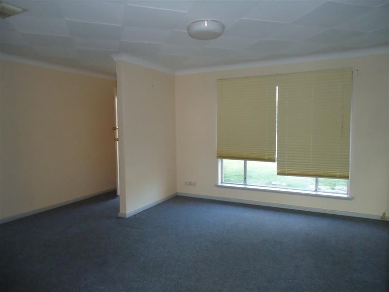 8 Cumberland Drive, Forrestfield WA 6058