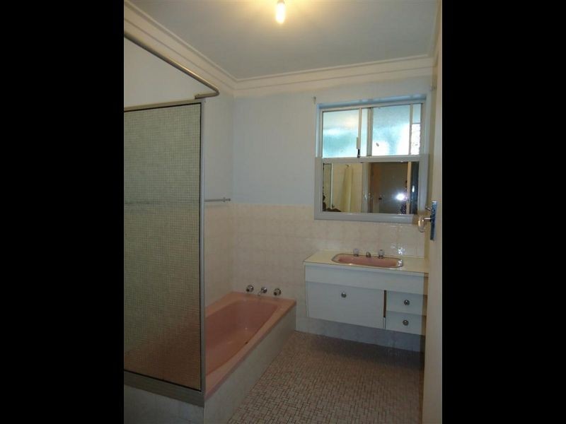 8 Cumberland Drive, Forrestfield WA 6058