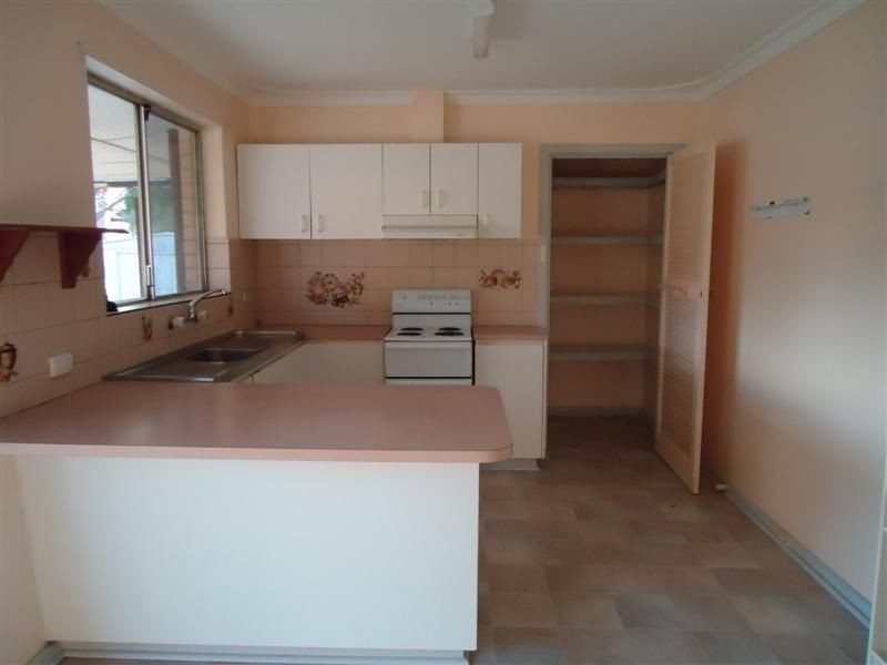 8 Cumberland Drive, Forrestfield WA 6058