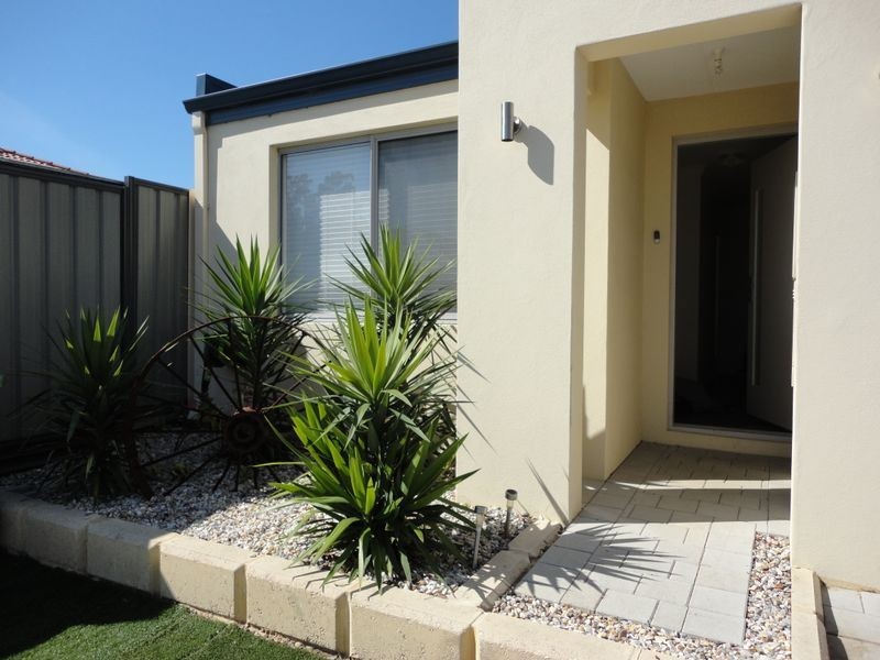 10/2 Briza Lane, Forrestfield WA 6058