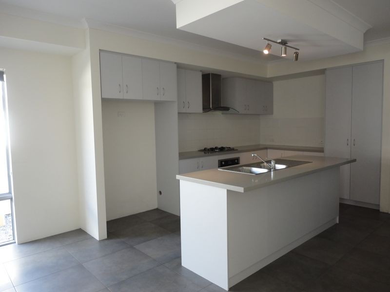 10/2 Briza Lane, Forrestfield WA 6058