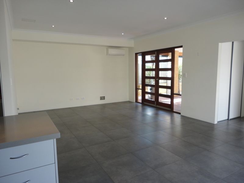 10/2 Briza Lane, Forrestfield WA 6058