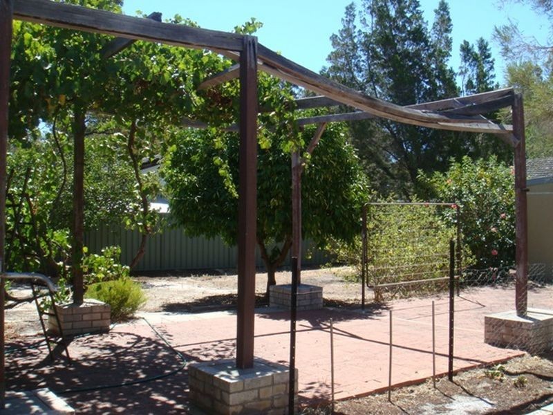 4 Phillip Grove, Kalamunda WA 6076