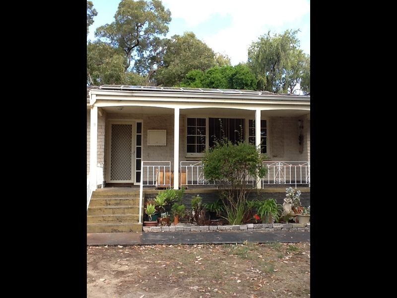 8 Banksia Road, Walliston WA 6076