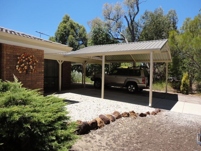 17 Landers Road, Lesmurdie WA 6076