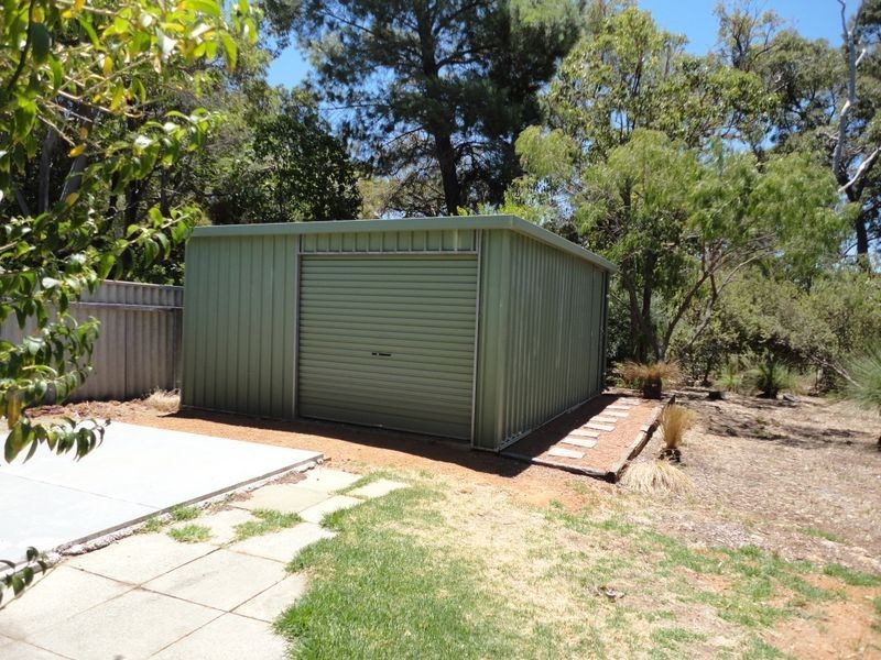 17 Landers Road, Lesmurdie WA 6076