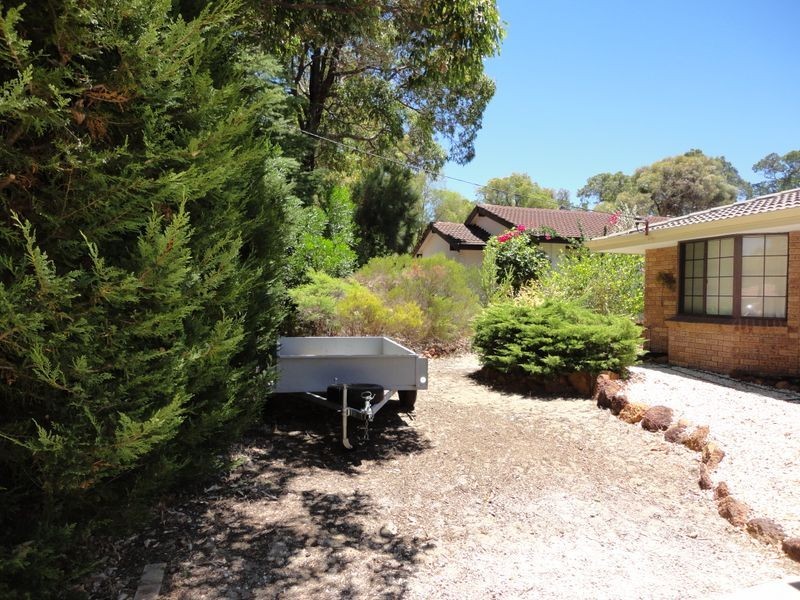 17 Landers Road, Lesmurdie WA 6076