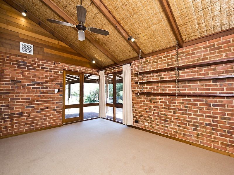 12 Jaraba Avenue, Gooseberry Hill WA 6076