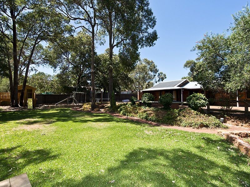 12 Jaraba Avenue, Gooseberry Hill WA 6076