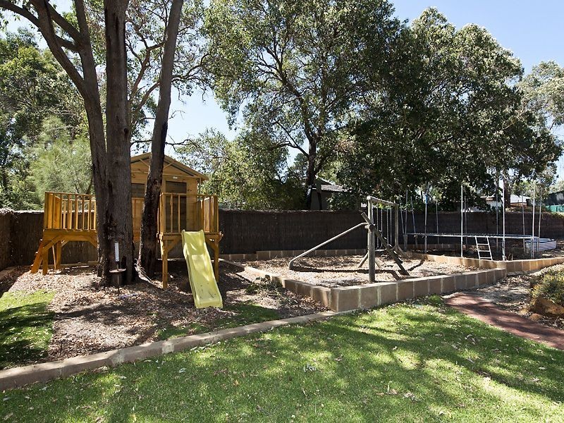 12 Jaraba Avenue, Gooseberry Hill WA 6076