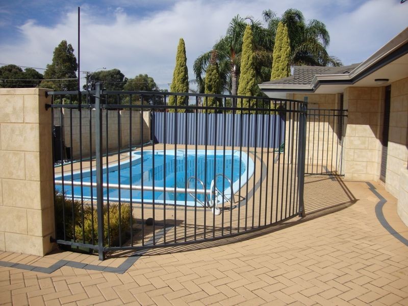9 Linden Way, Forrestfield WA 6058
