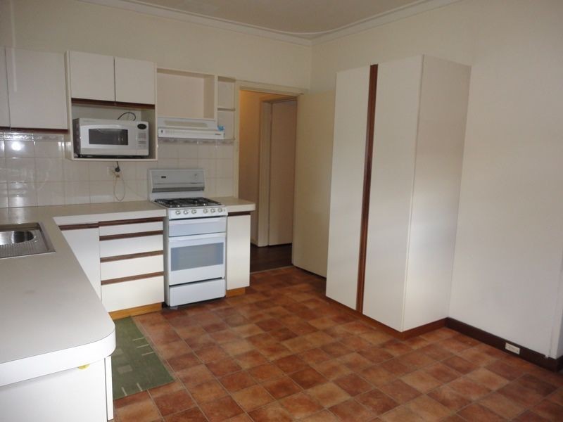 4 Kathleen Close, Maida Vale WA 6057