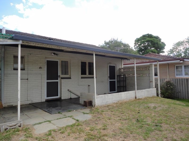 4 Kathleen Close, Maida Vale WA 6057