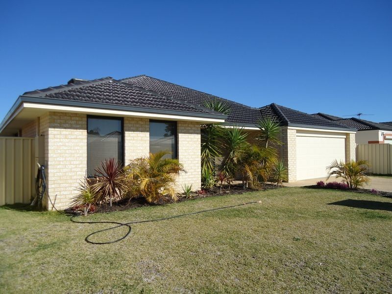 33 Mica Mews, Wattle Grove WA 6107
